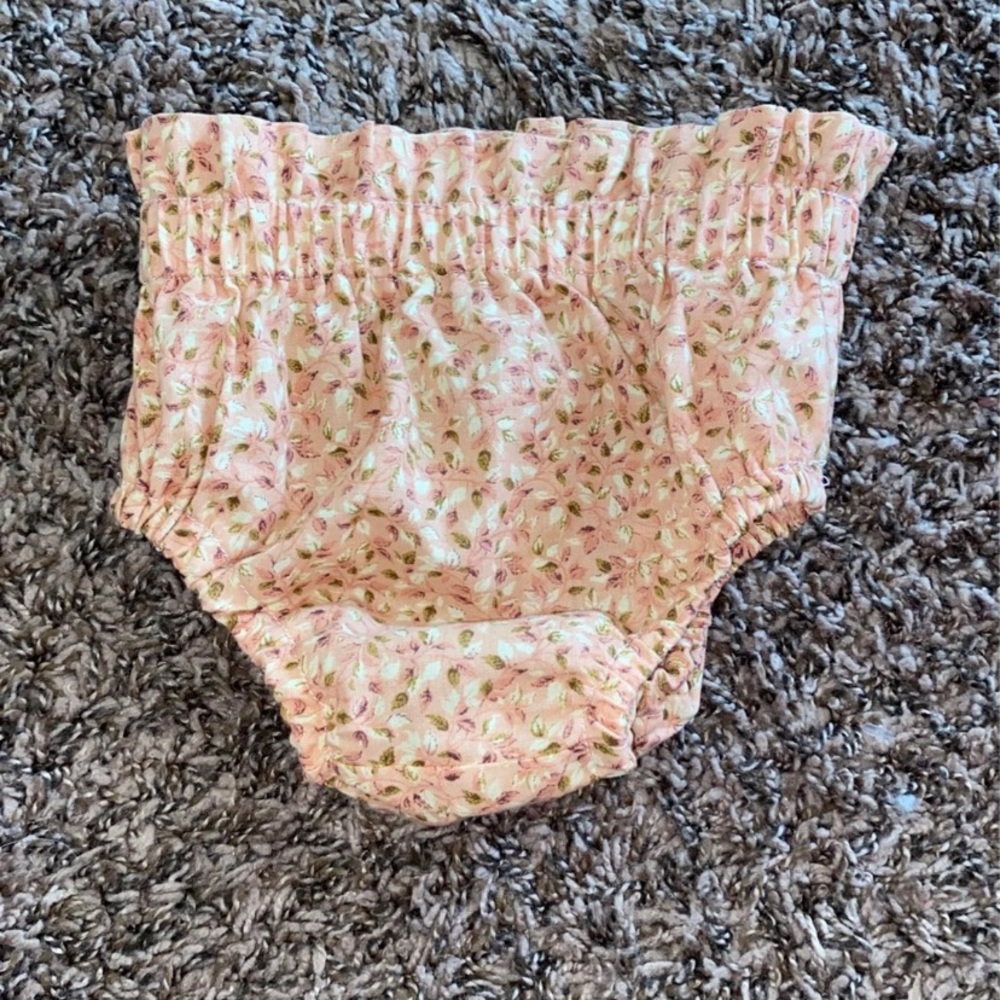 Baby ruffle bloomers small shop